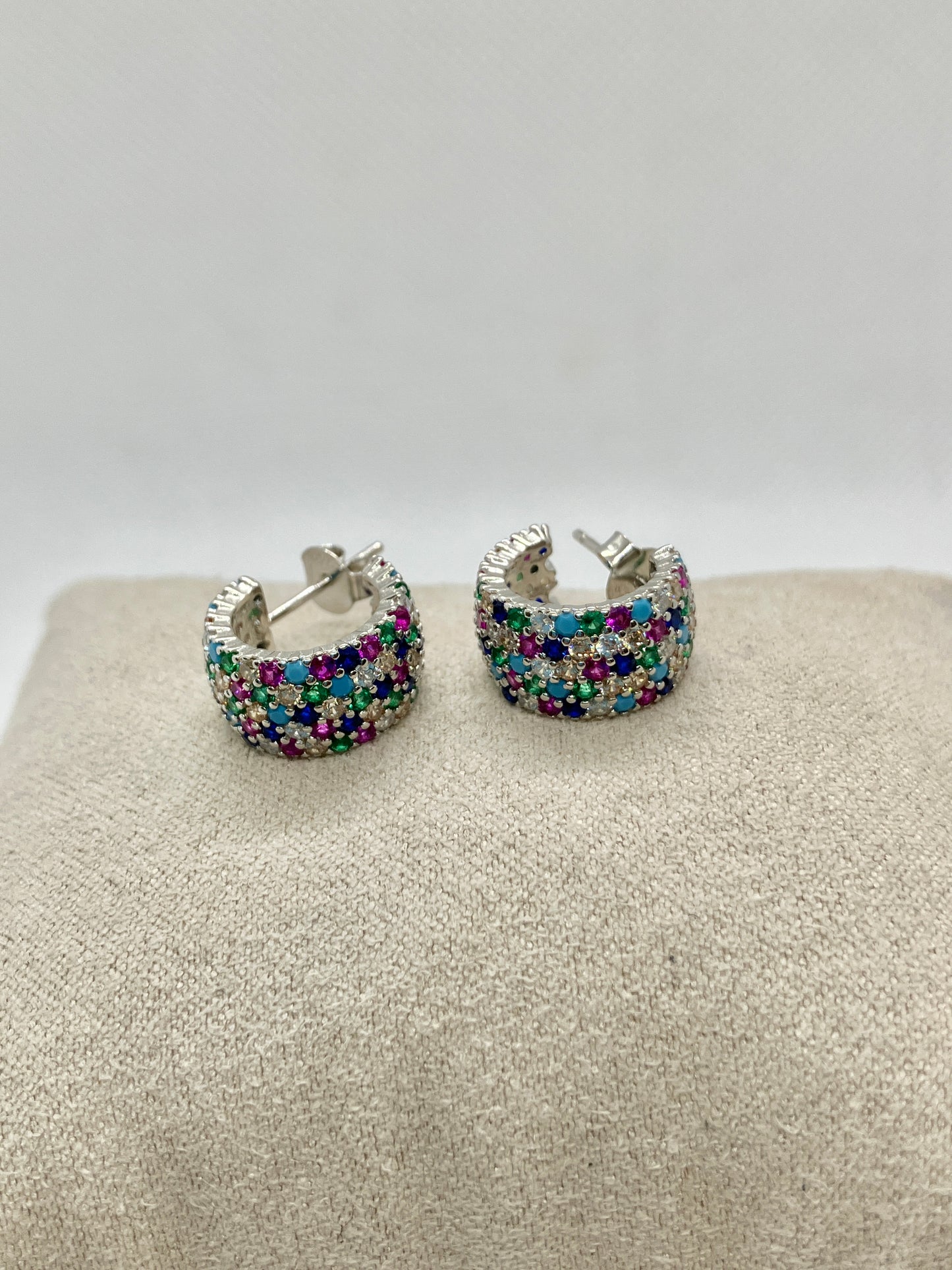 Orecchini in argento con zirconi a cerchio