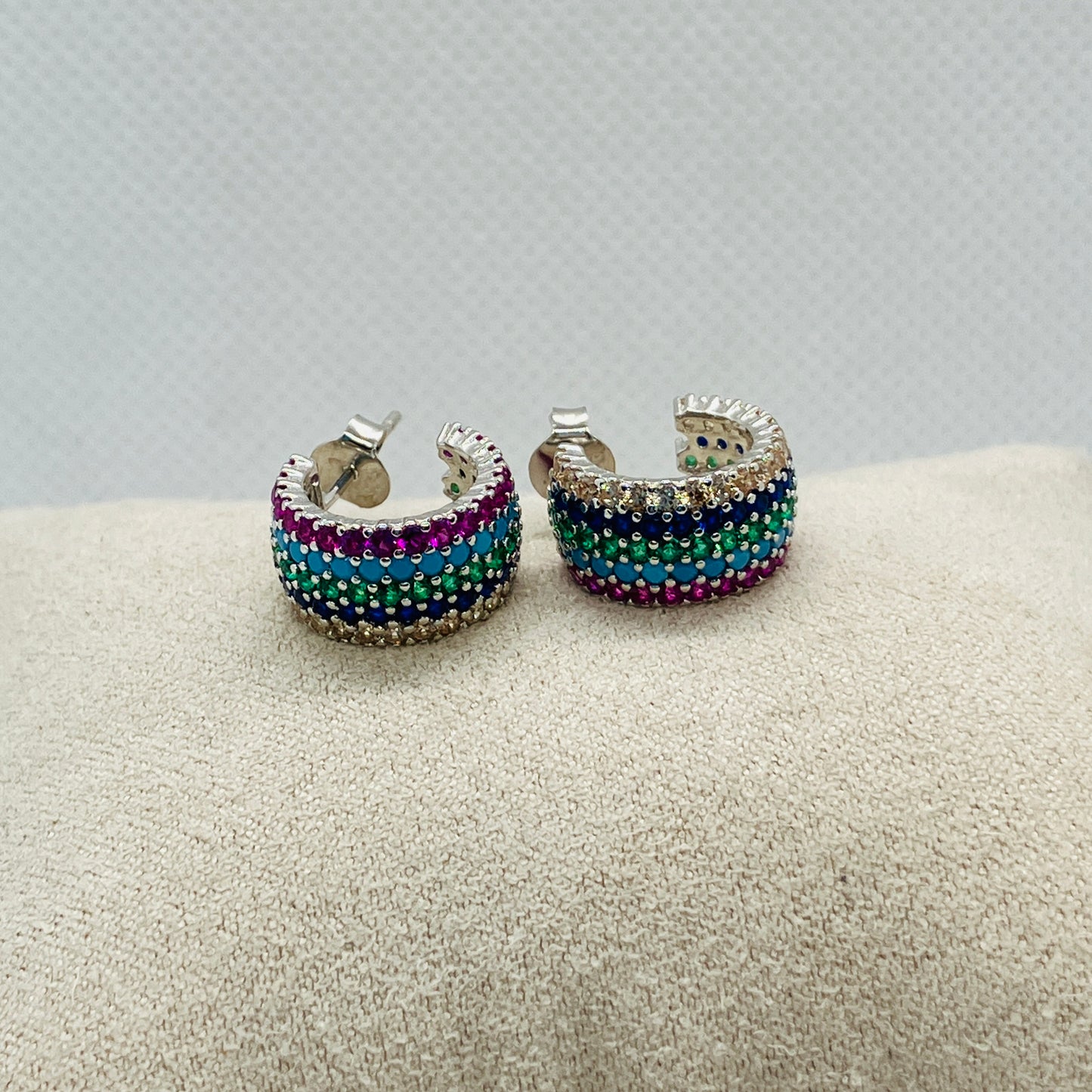 Orecchini in argento con zirconi a cerchio